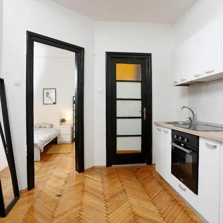 Charming Vintage Apartment *