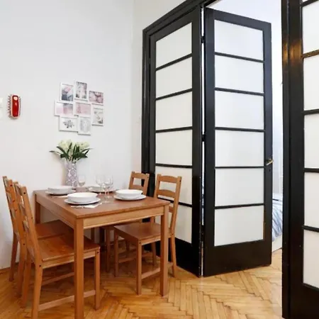 Charming Vintage Bukareszt