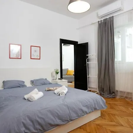 Apartment Charming Vintage