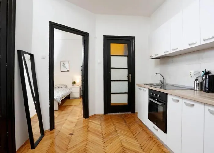 Charming Vintage Apartment *